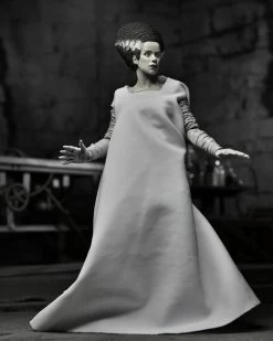 NECA Universal Monsters Ultimate 7 Inch Scale Action Figure - Bride Of Frankenstein (Black And White) 11 NECA Universal Monsters Ultimate 7 Inch Scale Action Figure - Bride Of Frankenstein (Black And White) -Child Toy Store 04821 unp 4 scaled 1