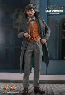 Newt Scamander - Fantastic Beasts: The Crimes Of Grindelwald Hot Toys Collectibles 1/6 Scale Action Figure